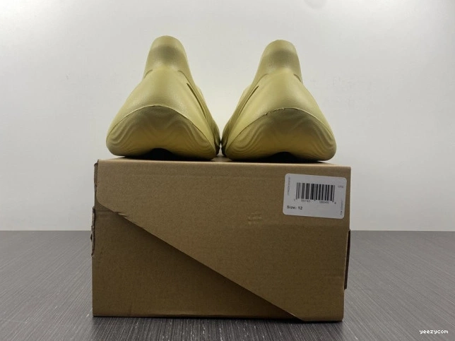 Sulfur GV6775 Foam RNNR Adidas Yeezy 1125
